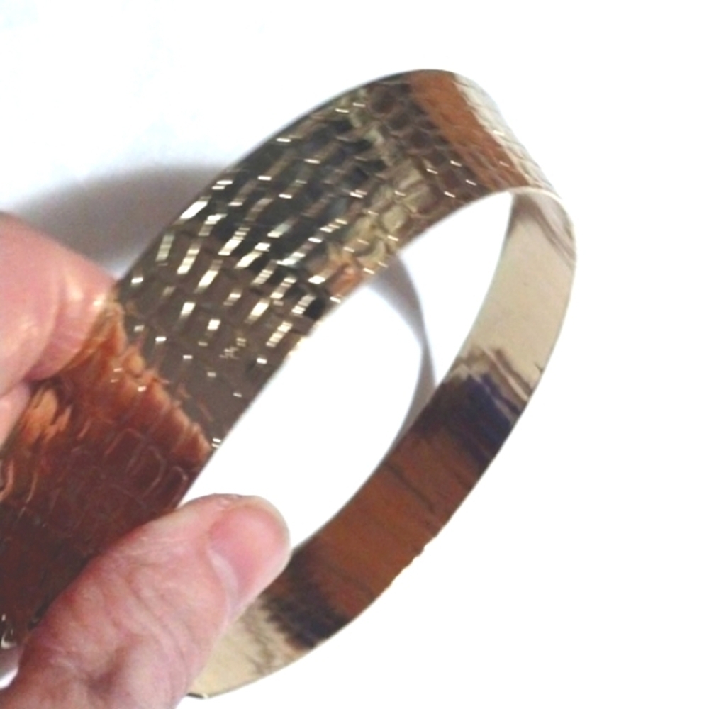 LARGE GOLD-TONE TORQUE HAMMERED-STYLE COLLAR ADJUSTABLE 14- 18.5" NECKLACE - Picture 9 of 11